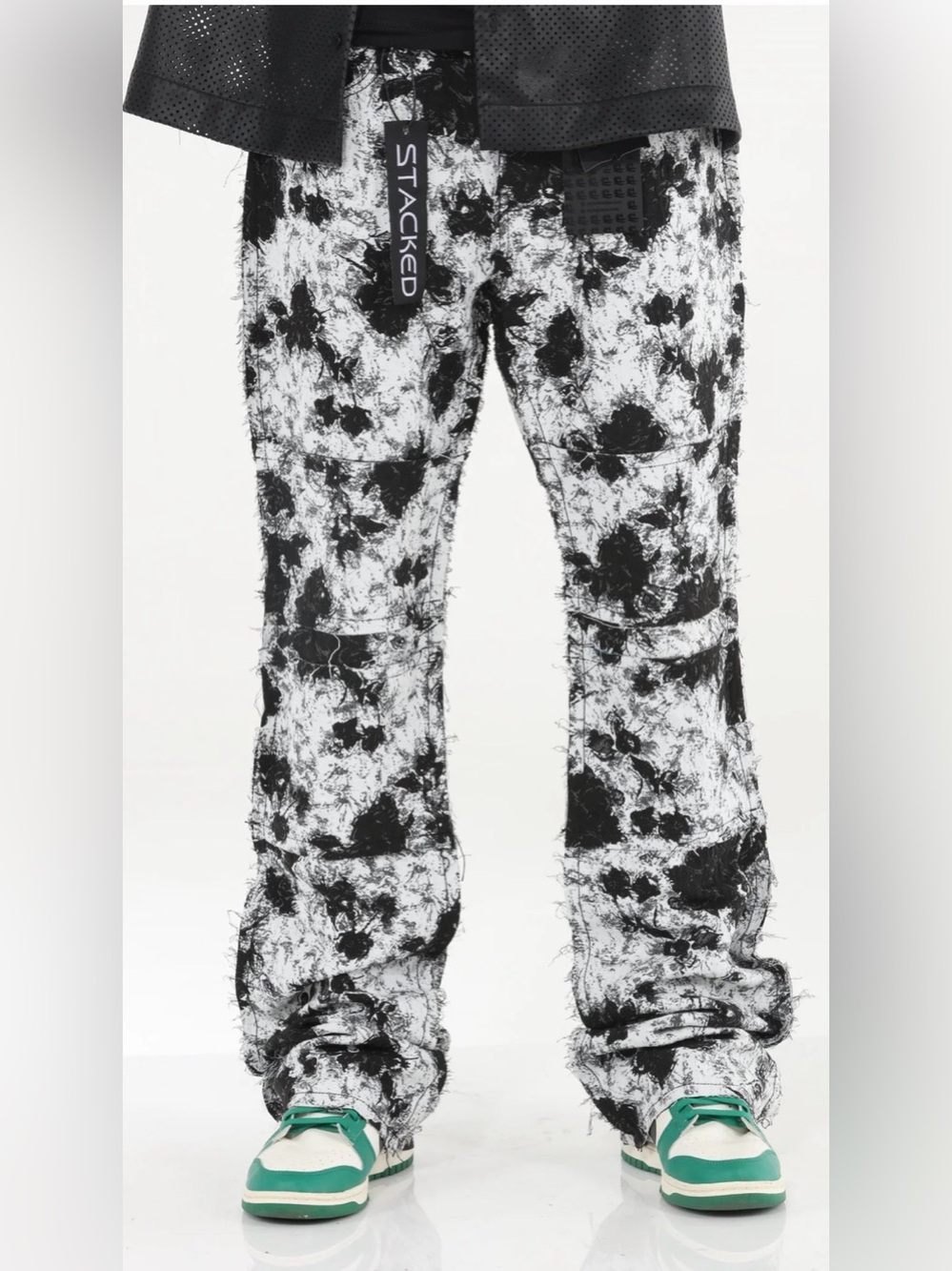 Stylo Los Angeles Floral Tapestry Stacked Flare Black/White Size 32 NWT